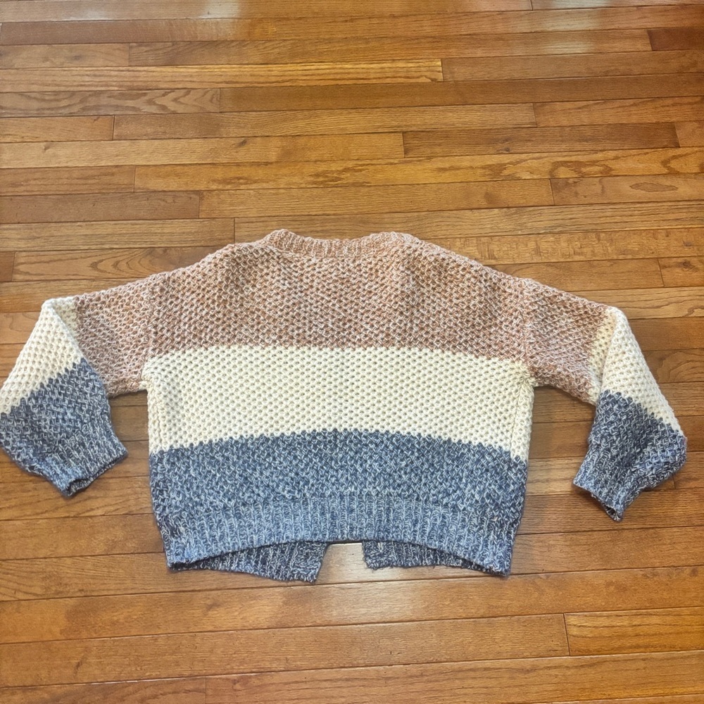 Women’s Andthewhy sweater size M/L - Picture 5 of 5